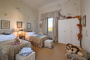 Large Beautiful Villa in Tuscan Hills of Chianti Stunning Gardens and 