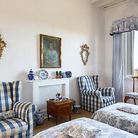 Large Beautiful Villa in Tuscan Hills of Chianti Stunning Gardens and 