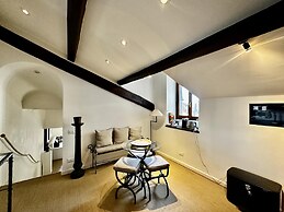 L Ortensia Bianca in Palazzo Ruspoli a Superb Retreat in the Most Eleg