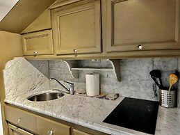 L Ortensia Bianca in Palazzo Ruspoli a Superb Retreat in the Most Eleg