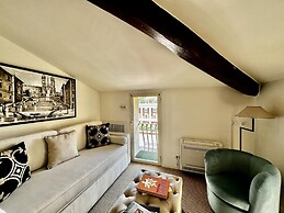 L Ortensia Bianca in Palazzo Ruspoli a Superb Retreat in the Most Eleg