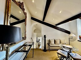 L Ortensia Bianca in Palazzo Ruspoli a Superb Retreat in the Most Eleg