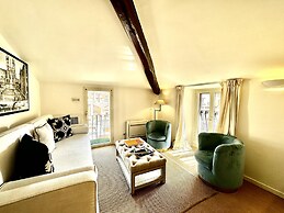 L Ortensia Bianca in Palazzo Ruspoli a Superb Retreat in the Most Eleg