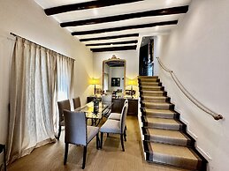 L Ortensia Bianca in Palazzo Ruspoli a Superb Retreat in the Most Eleg