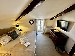 L Ortensia Bianca in Palazzo Ruspoli a Superb Retreat in the Most Eleg