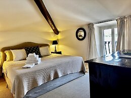 L Ortensia Bianca in Palazzo Ruspoli a Superb Retreat in the Most Eleg