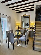 L Ortensia Bianca in Palazzo Ruspoli a Superb Retreat in the Most Eleg