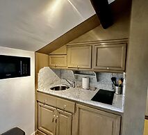 L Ortensia Bianca in Palazzo Ruspoli a Superb Retreat in the Most Eleg