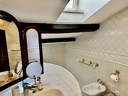 L Ortensia Bianca in Palazzo Ruspoli a Superb Retreat in the Most Eleg