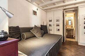 Rome an Aristocratic Apartment in Historic Palace Near the Piazza Navo