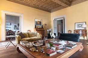 Rome an Aristocratic Apartment in Historic Palace Near the Piazza Navo