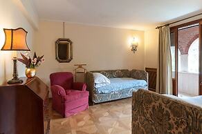 Near Rome Villa Pool Tennis Courts Perfect Family Reunion or Off-site