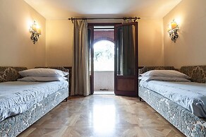 Near Rome Villa Pool Tennis Courts Perfect Family Reunion or Off-site
