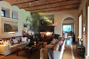 Villa Vinarte Elegant Home 2 Pools Tennis spa Winery Exclusively for y