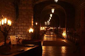 Villa Vinarte Elegant Home 2 Pools Tennis spa Winery Exclusively for y