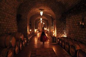 Villa Vinarte Elegant Home 2 Pools Tennis spa Winery Exclusively for y