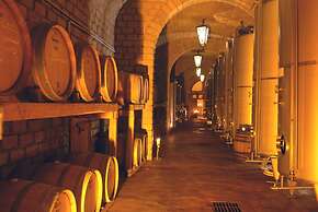 Villa Vinarte Elegant Home 2 Pools Tennis spa Winery Exclusively for y