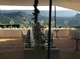 Villa Vinarte Elegant Home 2 Pools Tennis spa Winery Exclusively for y