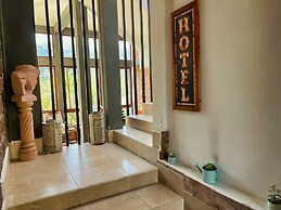 La Palapa & Posada Mía