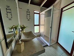 La Palapa & Posada Mía