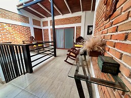 La Palapa & Posada Mía