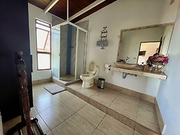 La Palapa & Posada Mía