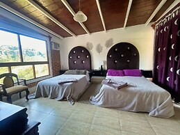 La Palapa & Posada Mía