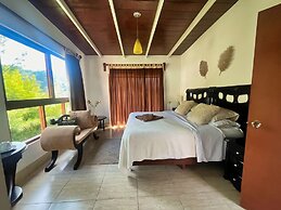 La Palapa & Posada Mía