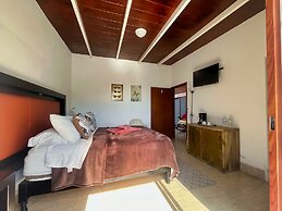 La Palapa & Posada Mía