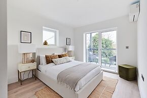 The Wembley Park Retreat - Modern 2bdr Flat With Balcony