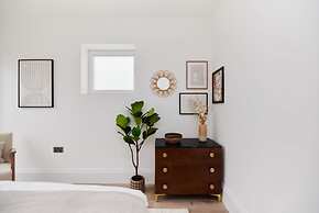 The Wembley Park Wonder - Charming 2bdr Flat With Balcony