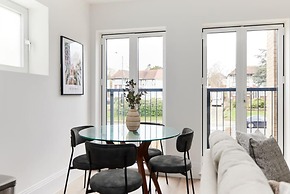 The Wembley Park Wonder - Charming 2bdr Flat With Balcony