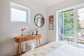 The Wembley Park Gem - Lovely 2bdr Flat With Balcony