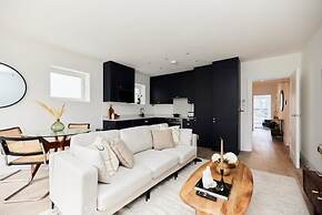 The Wembley Park Gem - Lovely 2bdr Flat With Balcony