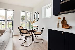 The Wembley Park Gem - Lovely 2bdr Flat With Balcony