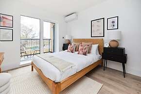 The Wembley Park Gem - Lovely 2bdr Flat With Balcony