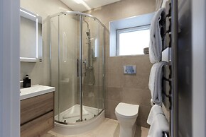 The Wembley Park Gem - Lovely 2bdr Flat With Balcony