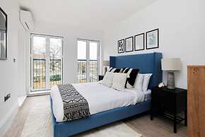 The Wembley Park Gem - Lovely 2bdr Flat With Balcony