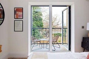 The Wembley Park Gem - Lovely 2bdr Flat With Balcony