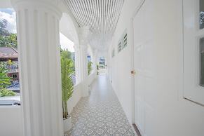 RoomQuest The Peak Patong Hill