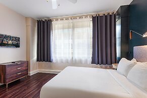 Spacious Modern Condos near French Quarter