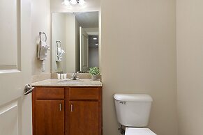 Spacious Modern Condos near French Quarter