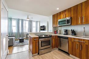 Spacious Modern Condos near French Quarter
