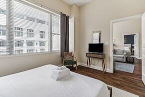 Spacious Modern Condos near French Quarter