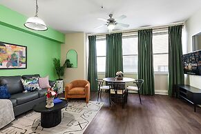 Spacious Modern Condos near French Quarter