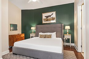 Spacious Modern Condos near French Quarter