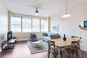 Spacious Modern Condos near French Quarter