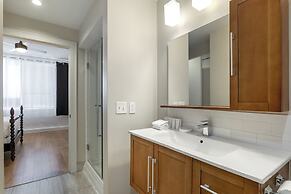 Spacious Modern Condos near French Quarter