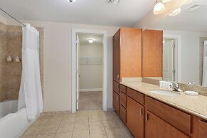 Spacious Modern Condos near French Quarter