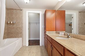 Spacious Modern Condos near French Quarter